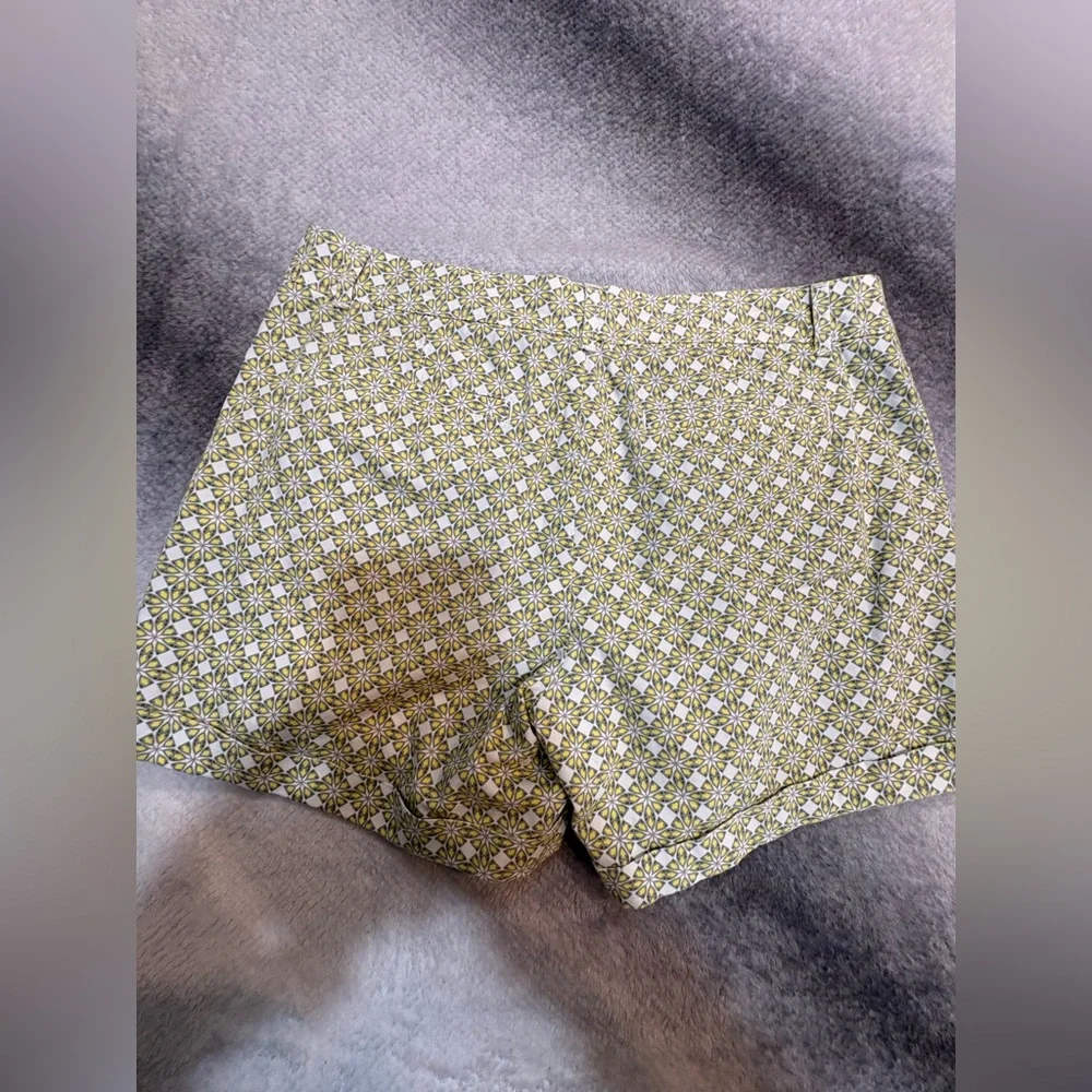 Banana Republic Circle Print‎ Green Yellow White Roll-Up Casual Shorts 6